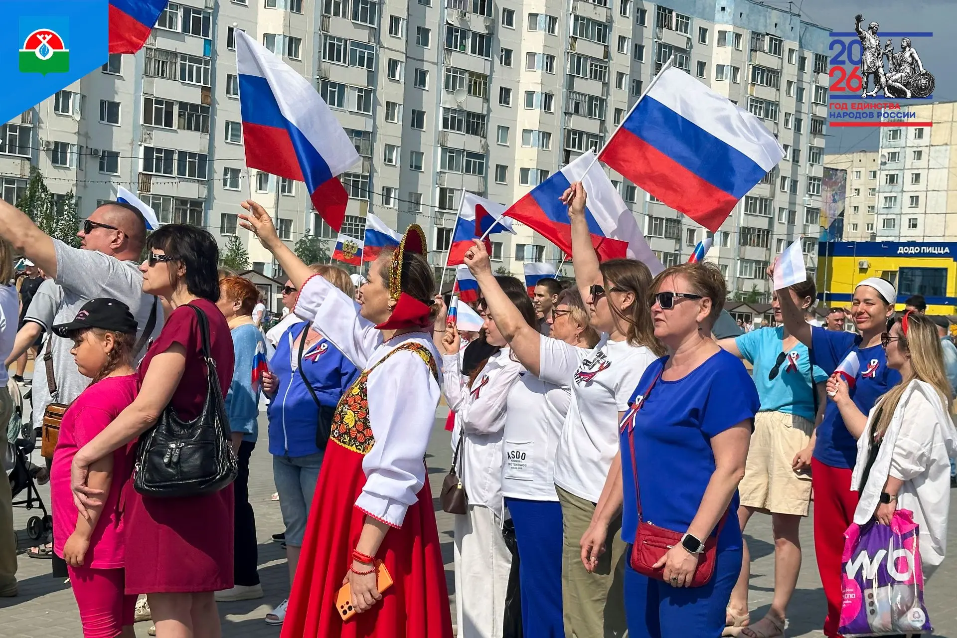 📍 «Россия объединяет»
⁣
На пощади Юбилейной в Надыме прошел масштабный флешмоб «Россия – объединяет