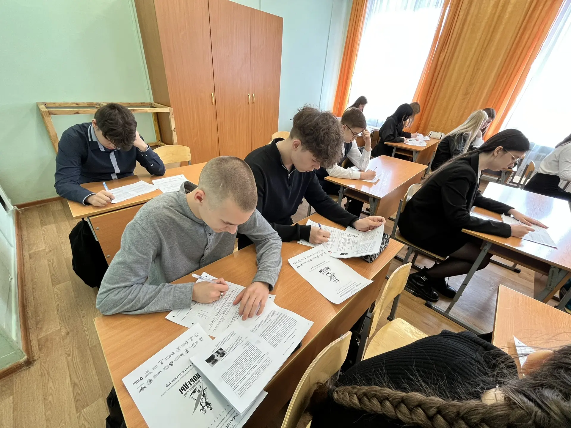 Учащиеся старших классов написали «Диктант Победы» – проверка знаний истории своей страны  Сегодня у