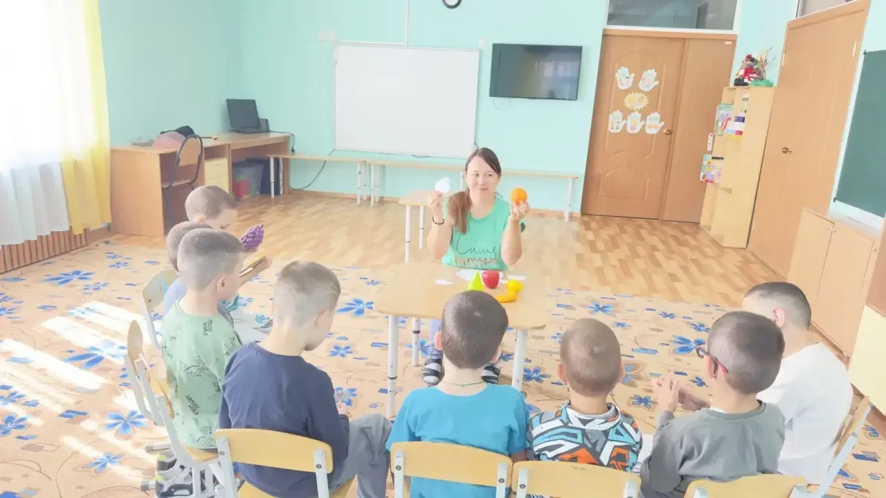 Компенсацияләү төркеме балалары белән җиләк-җимешне ничек дөрес файдалану турында әңгәм...