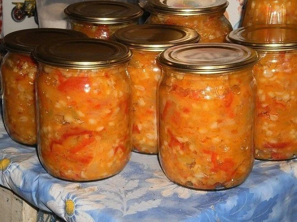 РАГУ С ПЕРВЛОВКОЙ 

Ингредиенты:
• сладкий перец - 1,5 кг.;
• морковь - 1 кг.;
• лук - 1 кг.;
• раст