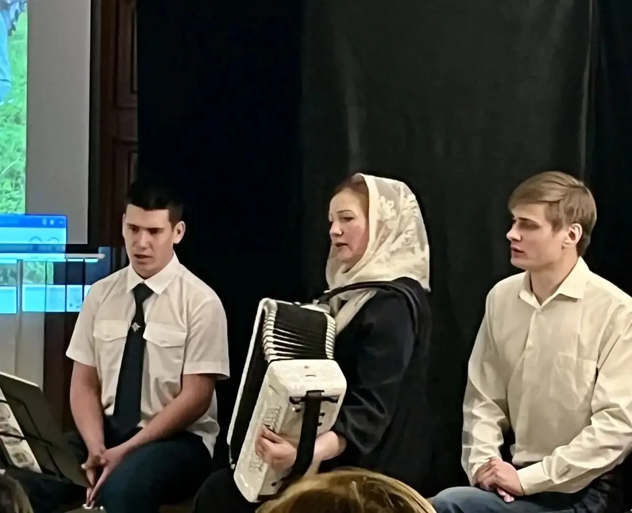Пасхальный концерт театра «Ситцевая деревенька» в Михаило‑Архангельском Харлампиевском храме   В гал