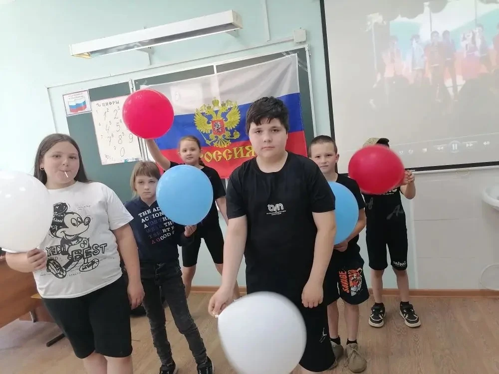 День 12: Служу Отечеству! 🇷🇺

Сегодня в нашем лагере особенный день, посвященный патриотизму и ист