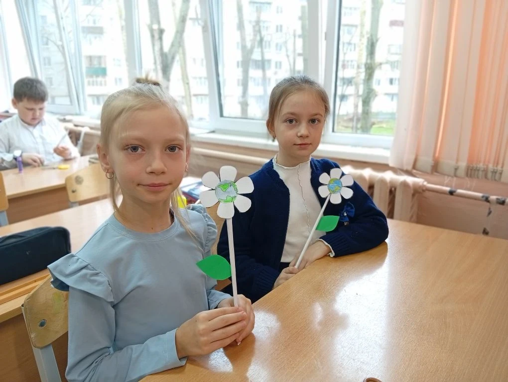 Международный день Земли отмечается  22 апреля. Это праздник, который посвящен защите окружающей сре