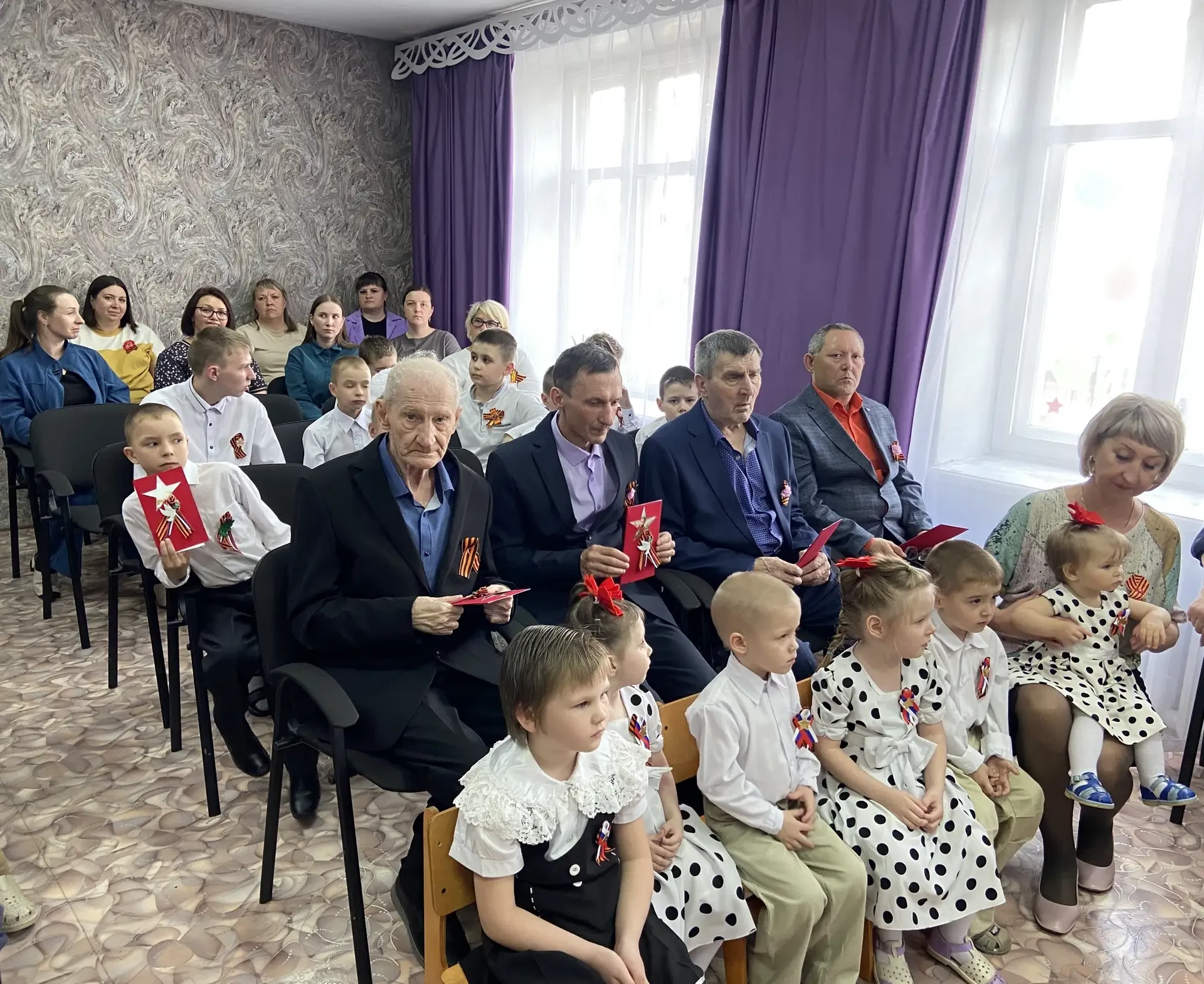 Память, объединяющая поколения: участие получателей социальных услуг в праздничном конц...