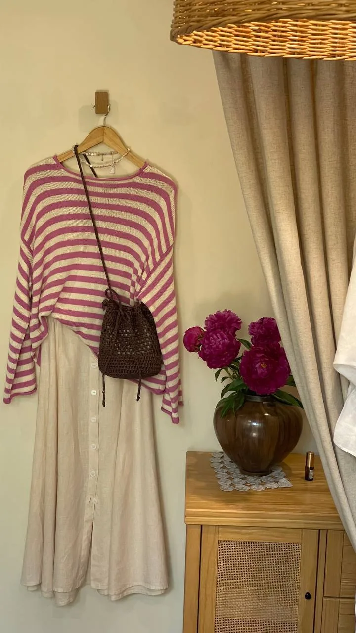 Тельняшка в цвете Пион из мягкого 100% хлопка 🌸
+
Юбка на пуговицах из 100%льна в Кремовом цвете
+
