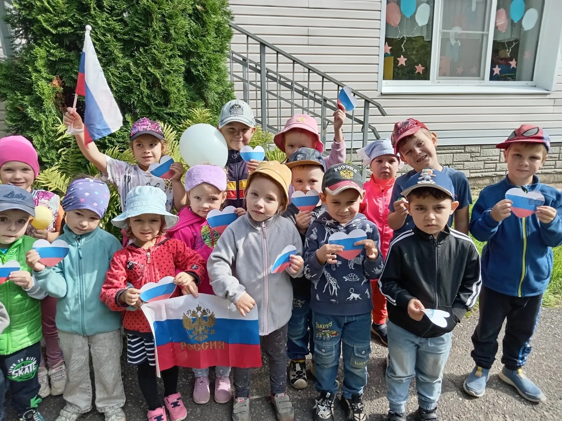 🎉 Накануне Дня Российского флага в ЦРР — детском саду №85 распахнула двери творческая ...