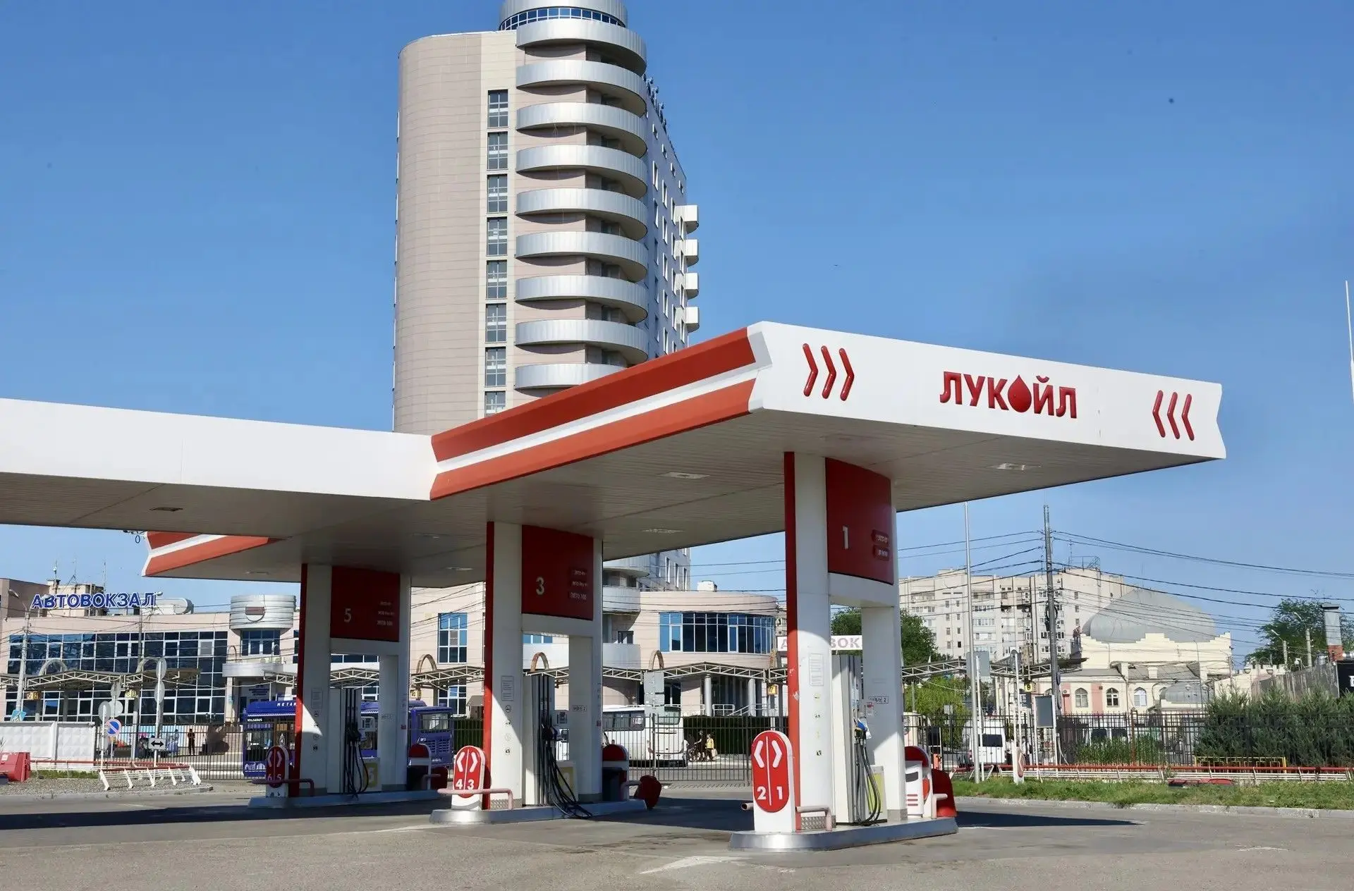 АЗС Астраханской области работают в штатном режиме, несмотря на сезонный спрос

В Астраханской облас