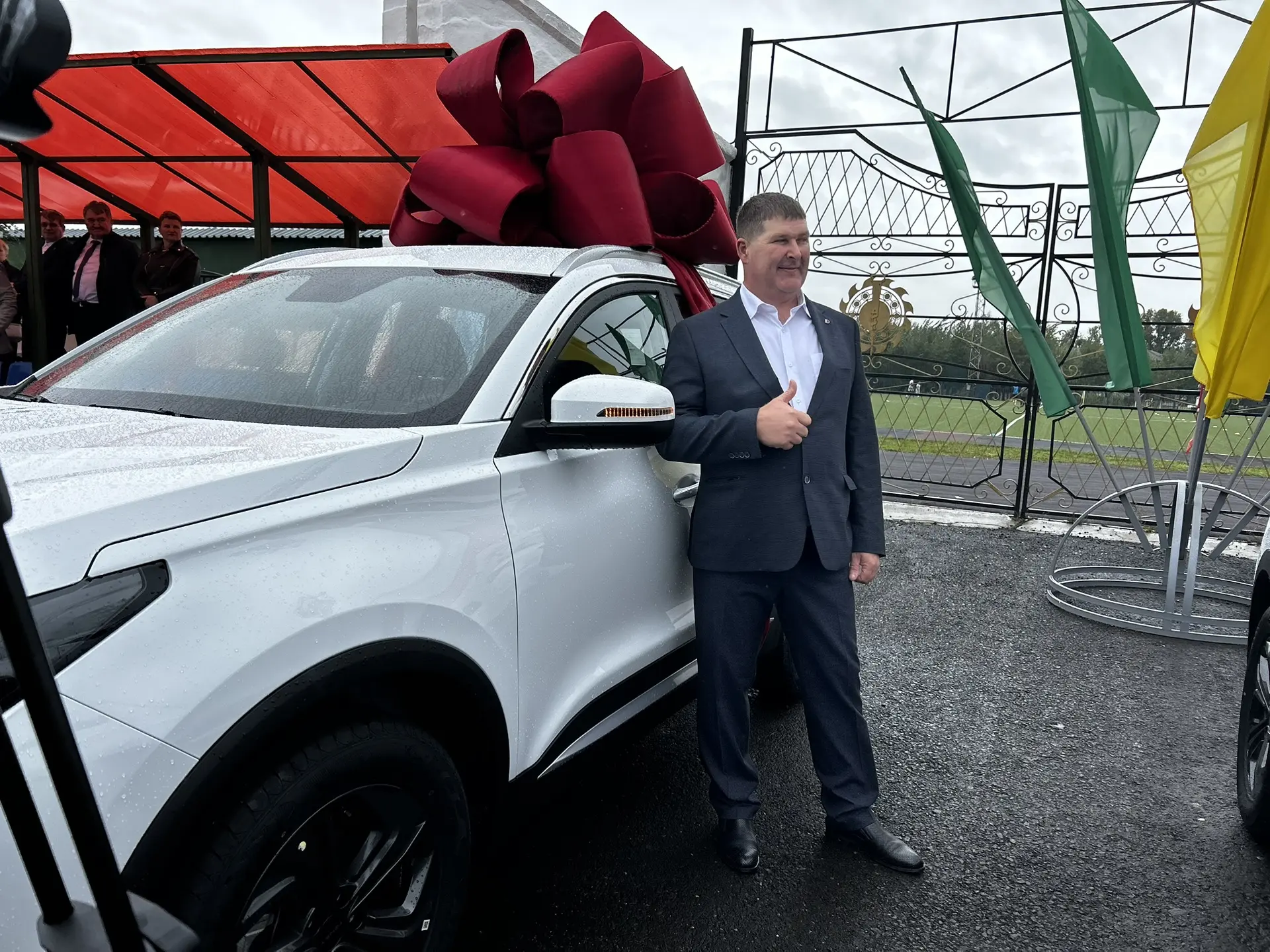 🚗 Кульминацией торжества стало вручение автомобилей от компании СУЭК — особо ценный зн...