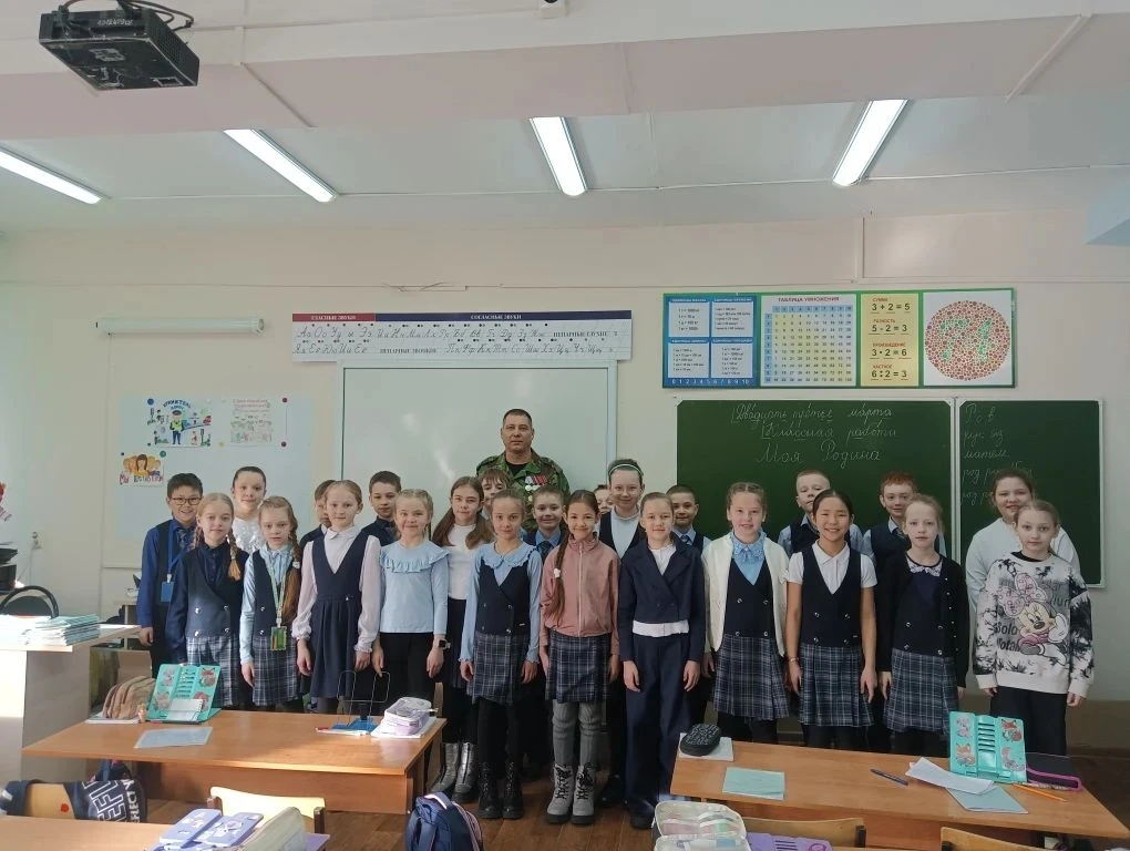 Диалог с героем в 3 "Б" классе  23 марта ученики 3 "Б" класса нашего лицея (классный  руководитель  