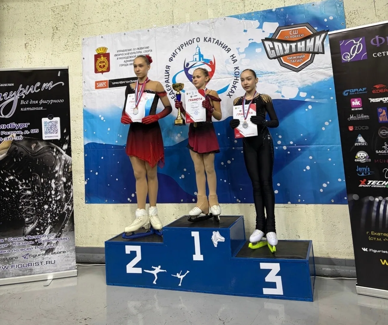 ⛸️🏊‍♀️ Лёд и вода: наши спортсмены вернулись с наградами  С 11 по 14 мая серовские спортсмены соревн
