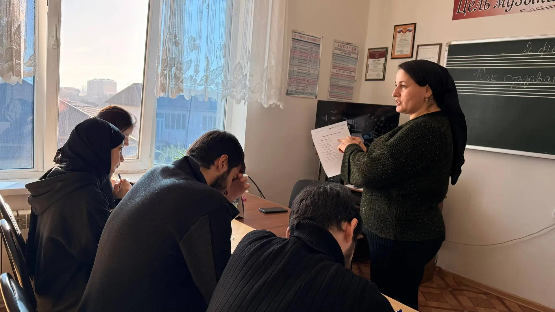 В Государственном колледже искусств традиционный «Разговор о важном» в понедельник был ...