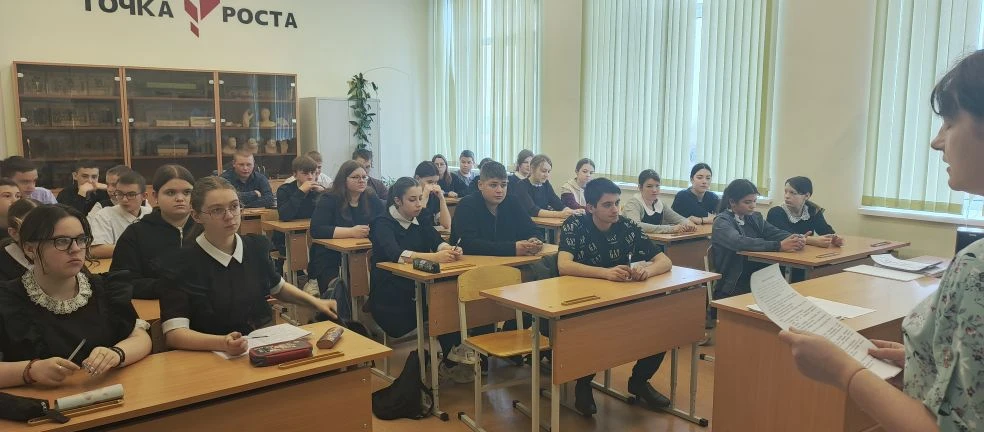 📝«Диктант Победы»: Проверка Знаний и Памяти на Площадке Школы