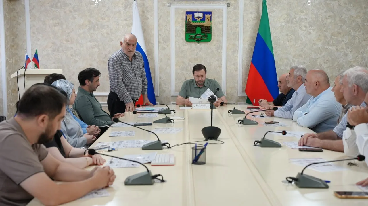 В Хасавюрте проходит информирование избирателей о предстоящих выборах в рамках проекта ...