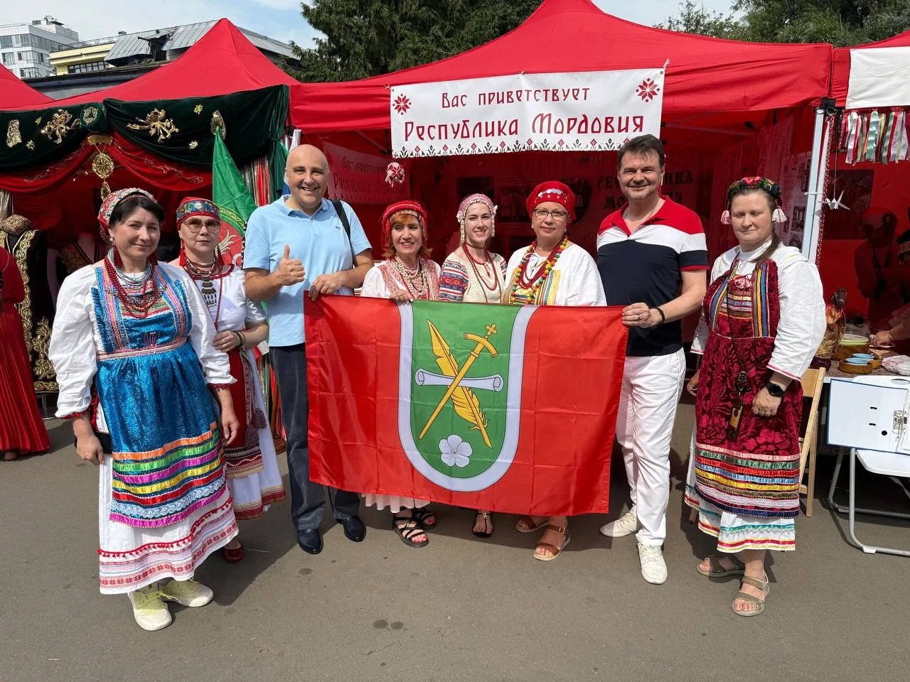 Дорогие Друзья и Соседи, всем прекрасного настроения!  «Лето в Москве»: в Хамовниках каждый день — н