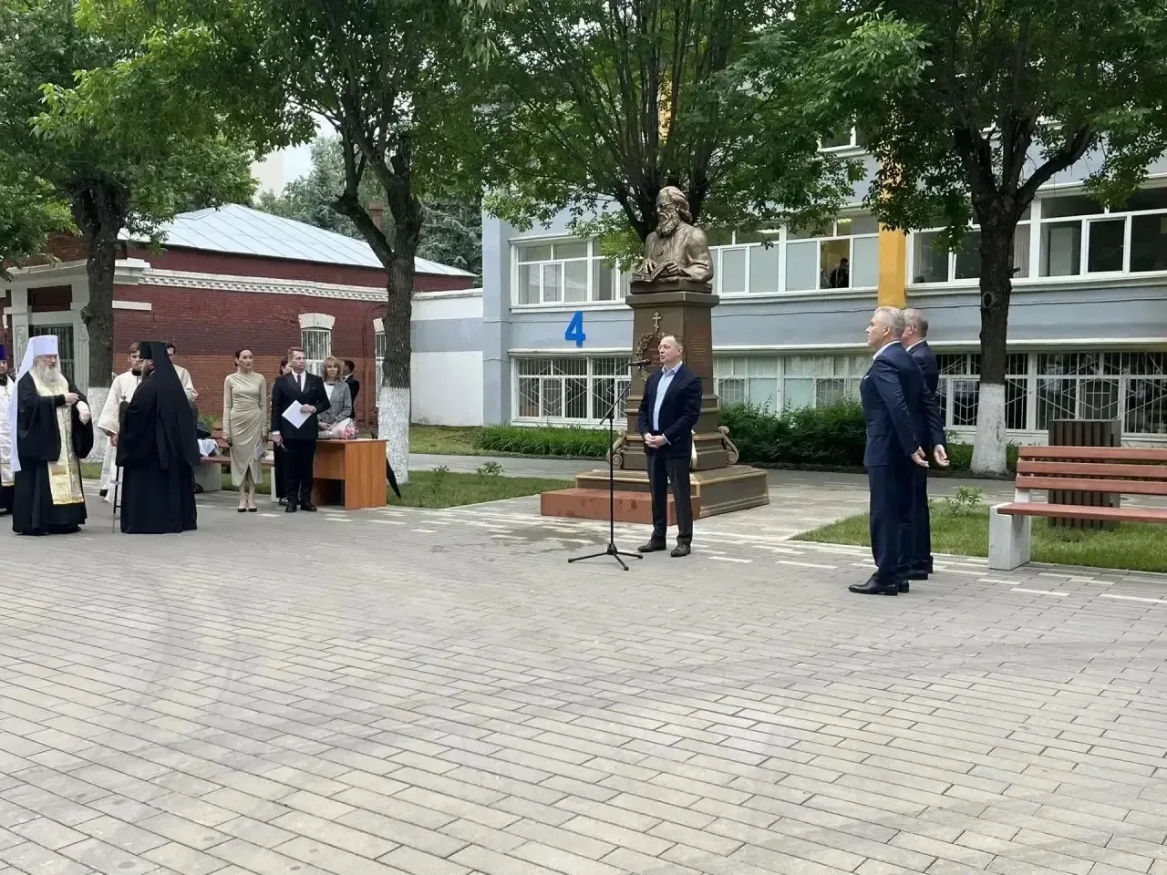 Сегодня в Уфе, в сквере РКБ имени Куватова, открыли памятник Святителю Луке Крымскому –  выдающемуся