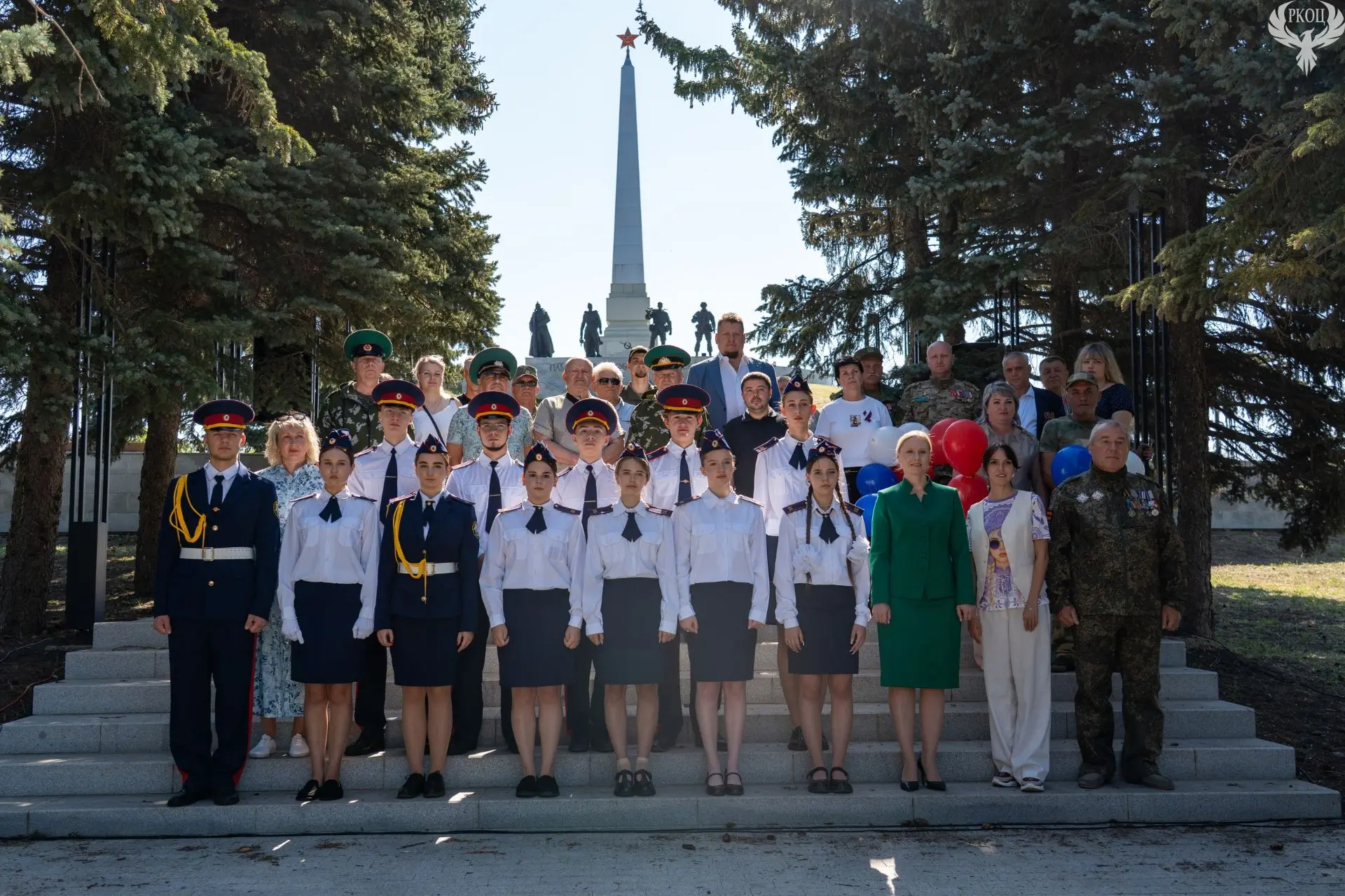 В Луганске отметили День Государственного флага