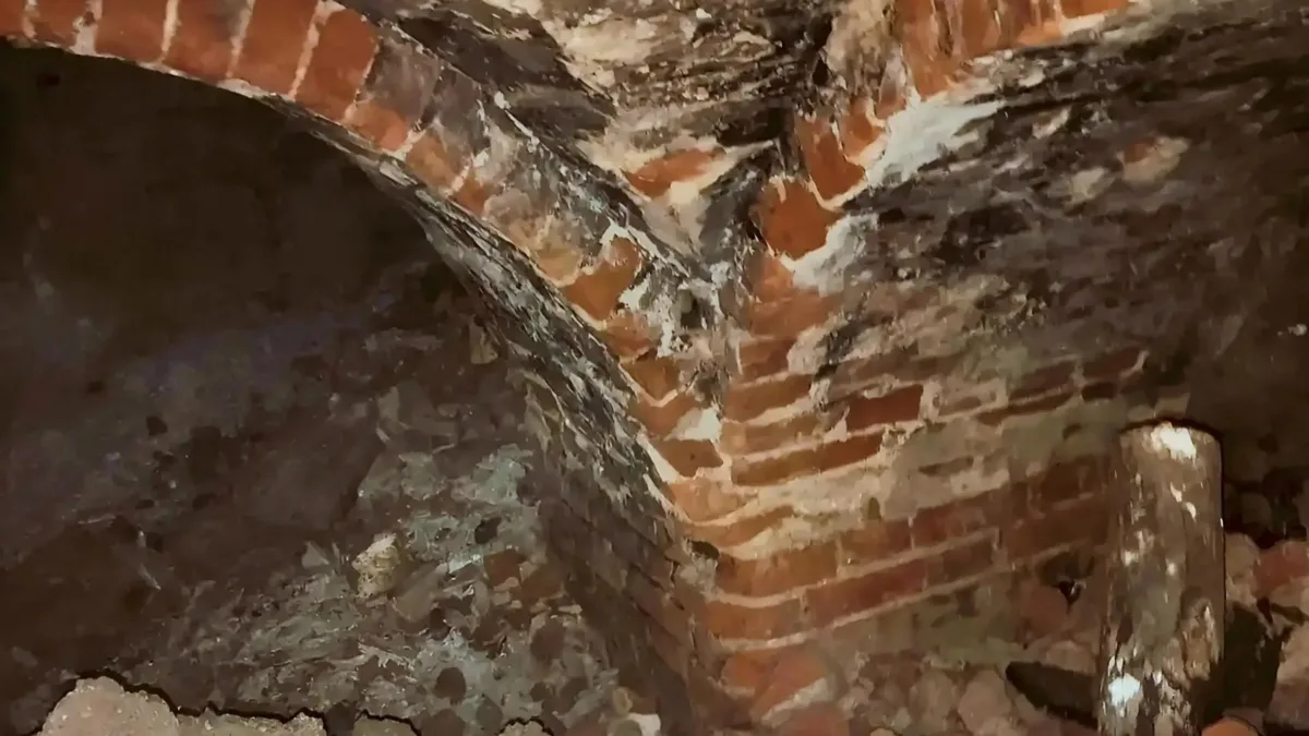 В Орле под слоем грунта обнаружили загадочные сводчатые туннели

Археологическое открытие сделали ра