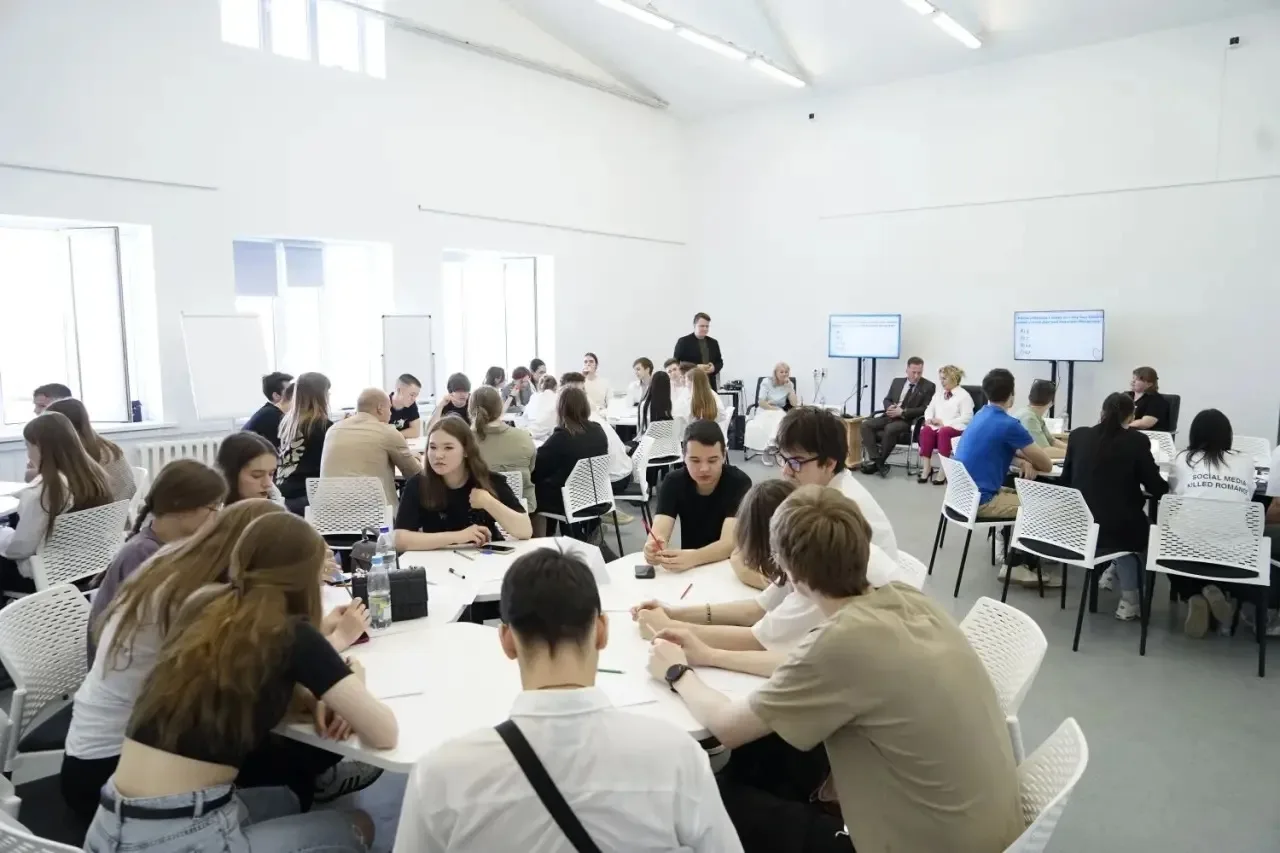 🤝 Проект под названием «Мы»  🎓 Студенты ПривГУПС в ходе межвузовской панельной дискуссии «Укрепление