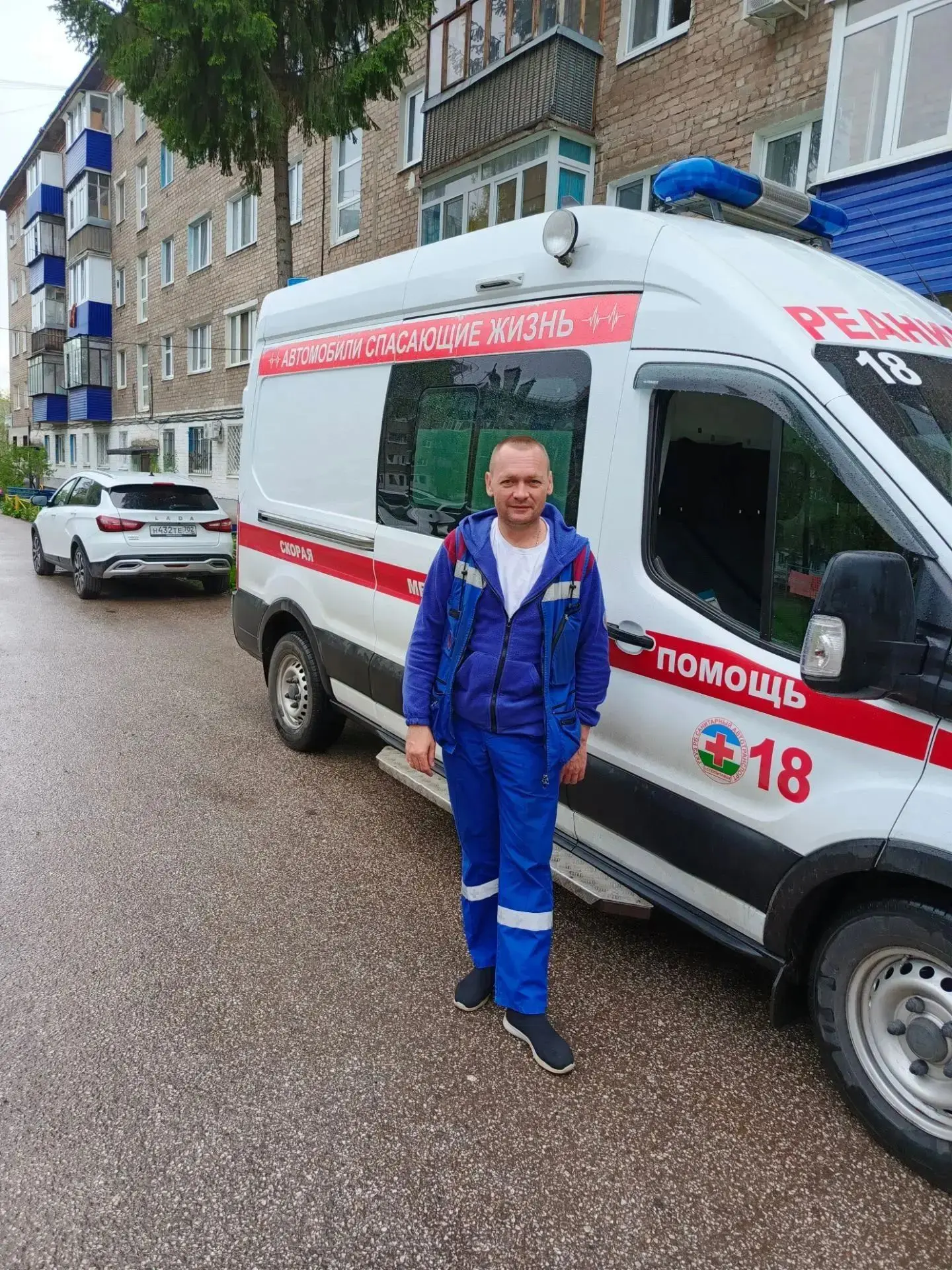 Сегодня свой 45-летний юбилей отмечает врач СМП Стерлитамакской подстанции №2 Буреев Дм...