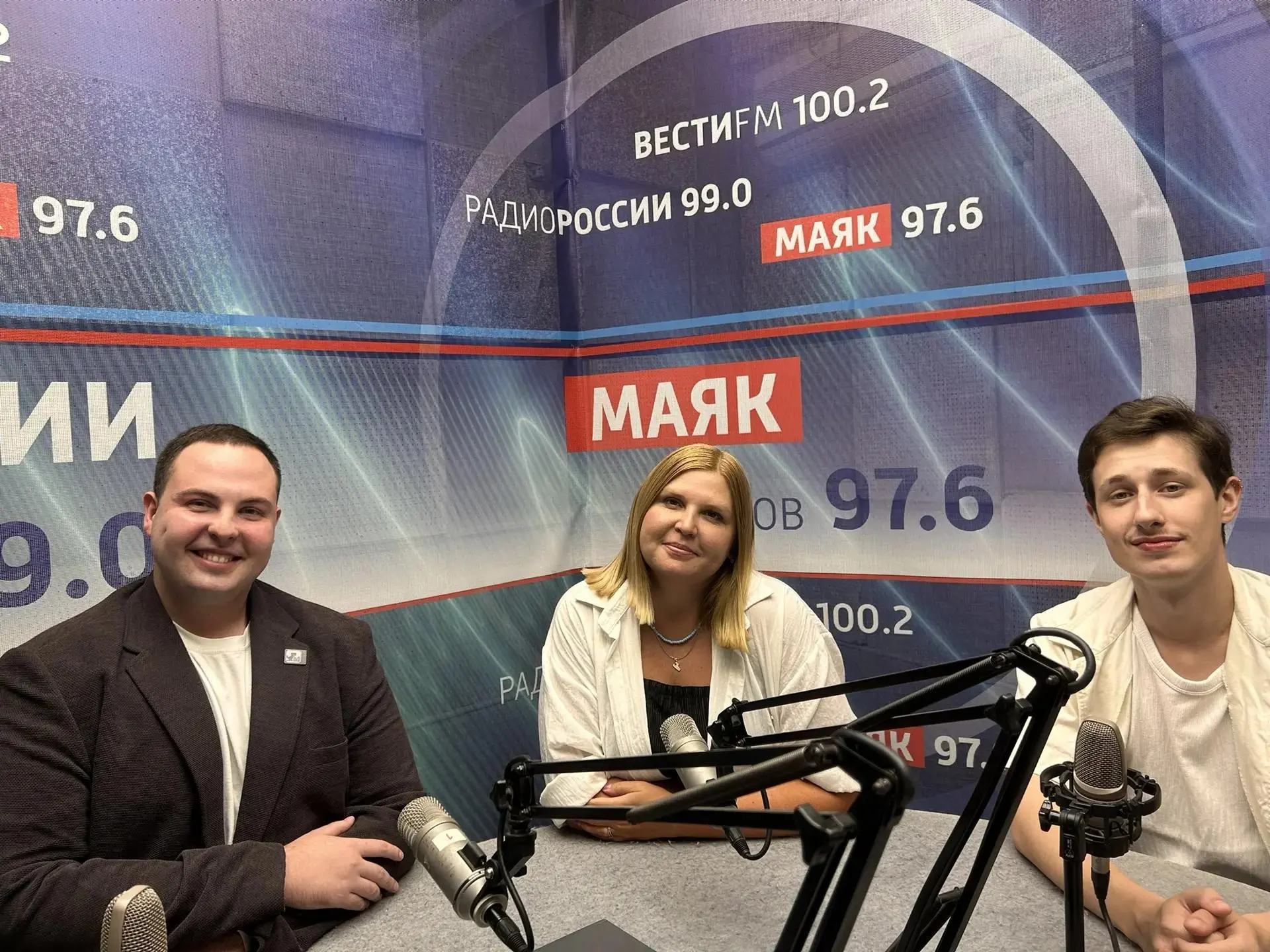 В двадцать седьмом выпуске еженедельной пятничной программы «В седьмом часу» заглянем п...