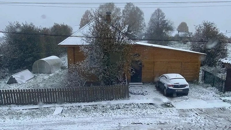 ☃В Кировской области выпал первый снег — раньше, чем в прошлом году.