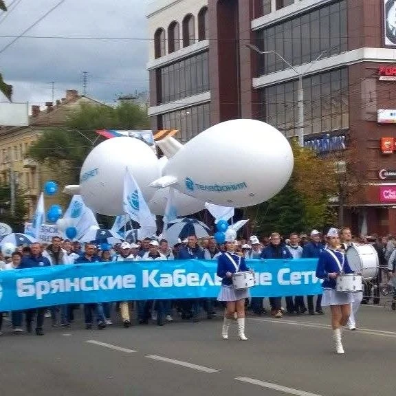 Выплывали расписные....