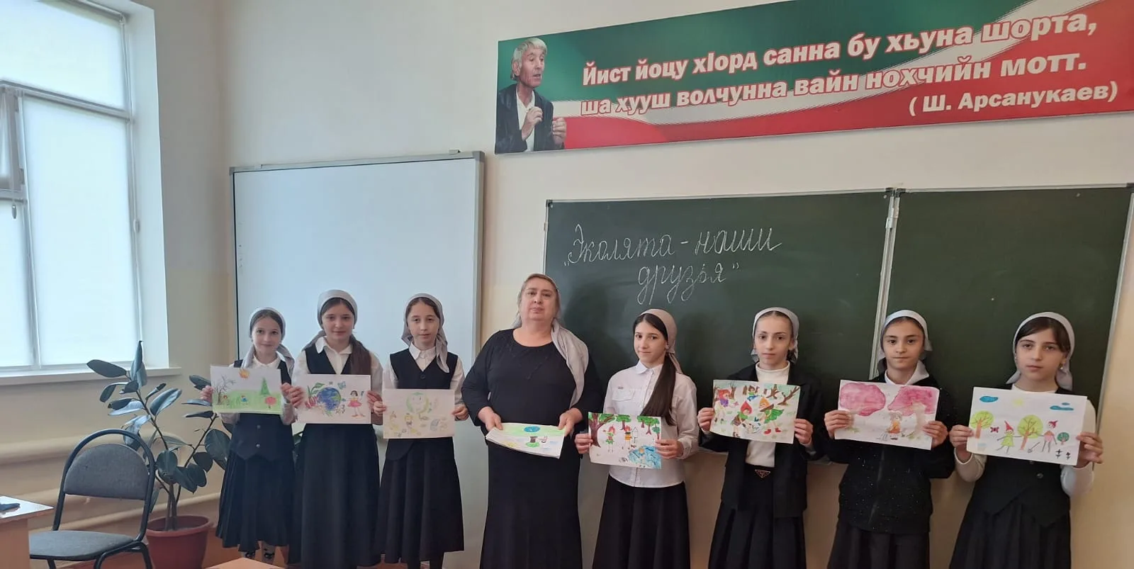 В эколого-биологической станции Шалинского муниципального района, в рамках Дня Эколят, педагог допол