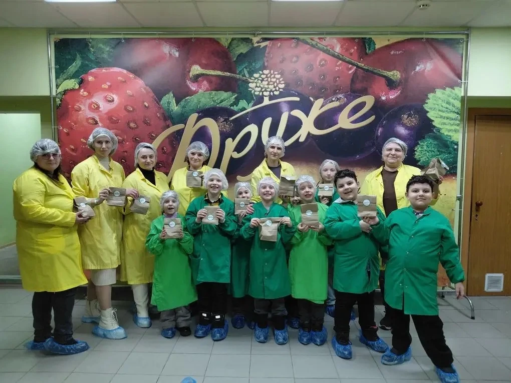 ✨ Экскурсия в Калужскую область: искусство мусора и секреты конфет ✨  14 марта ученики 1 «А» и 1 «Б»
