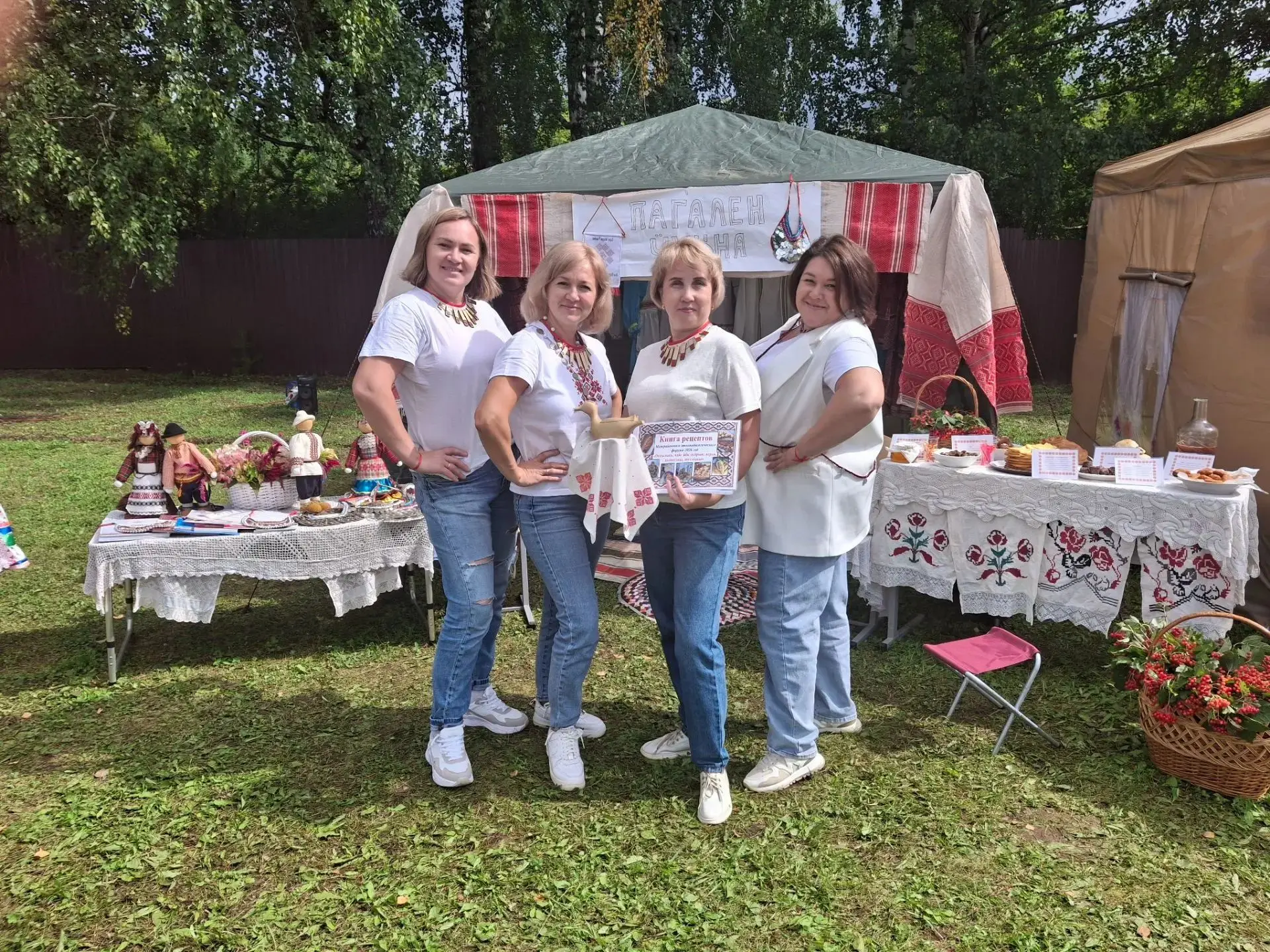 На гостеприимной Алнашской земле в д. Кучеряново состоялся этнопедагогический форум. Де...