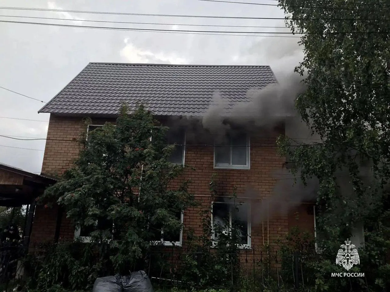 В Югорске пожарные быстро ликвидировали возгорание в частном доме