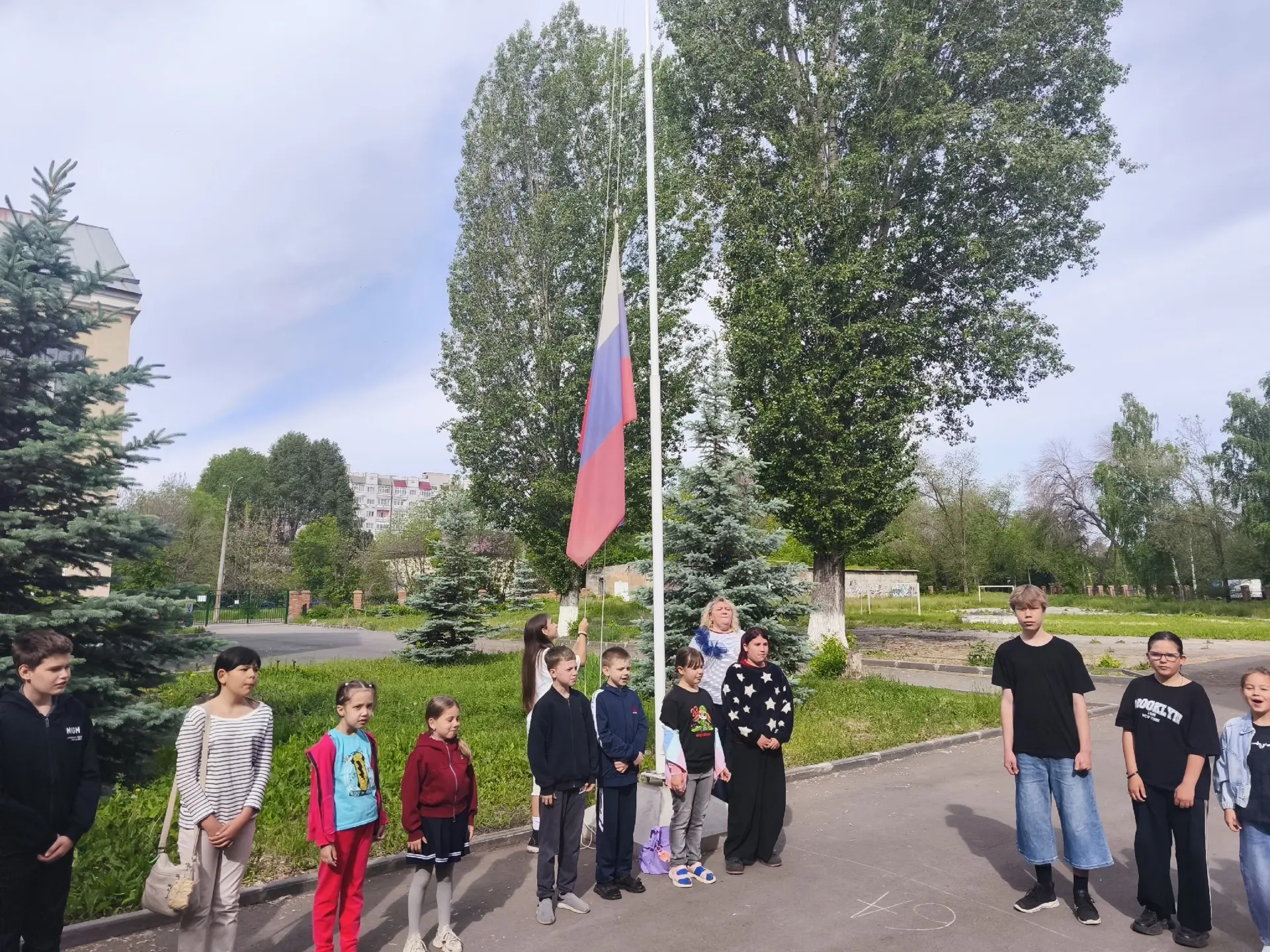 ☀ 1 июня — Международный День защиты детей. 
Лагерь «Солнышко» зажёг свои огни! 
Сегодня, в первый д