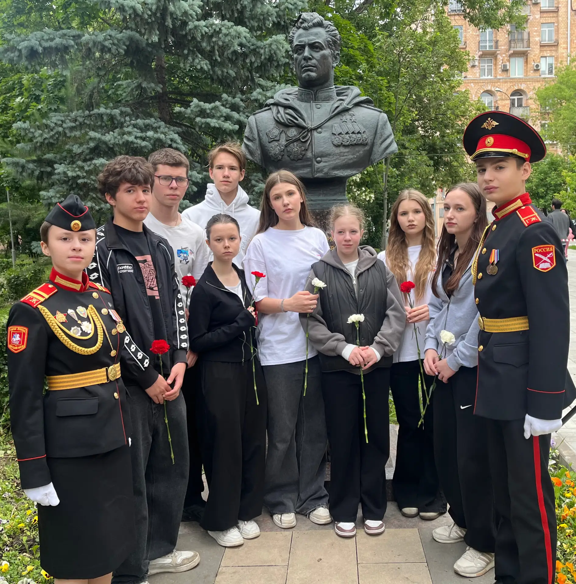 🕯️ Активисты нашей школы приняли участие в общегородской мемориально-патриотической ак...