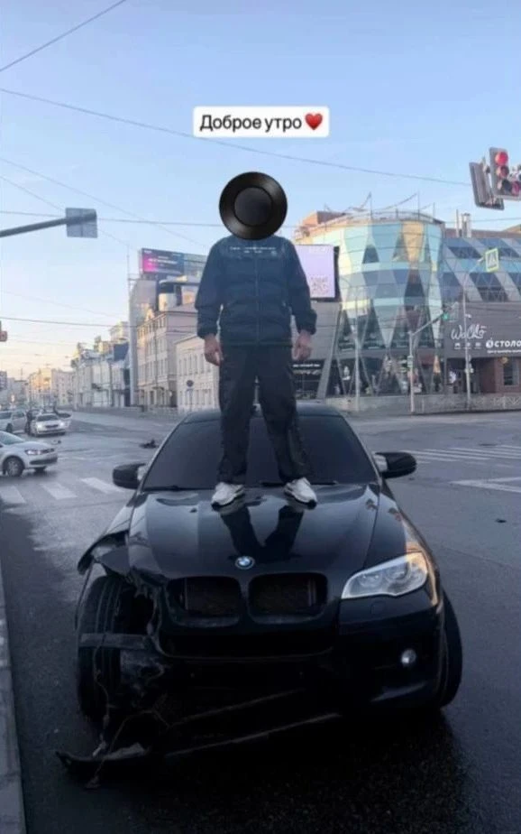 Владелец барбершопа устроил выкрутасы на BMW у цирка в Екатеринбурге.