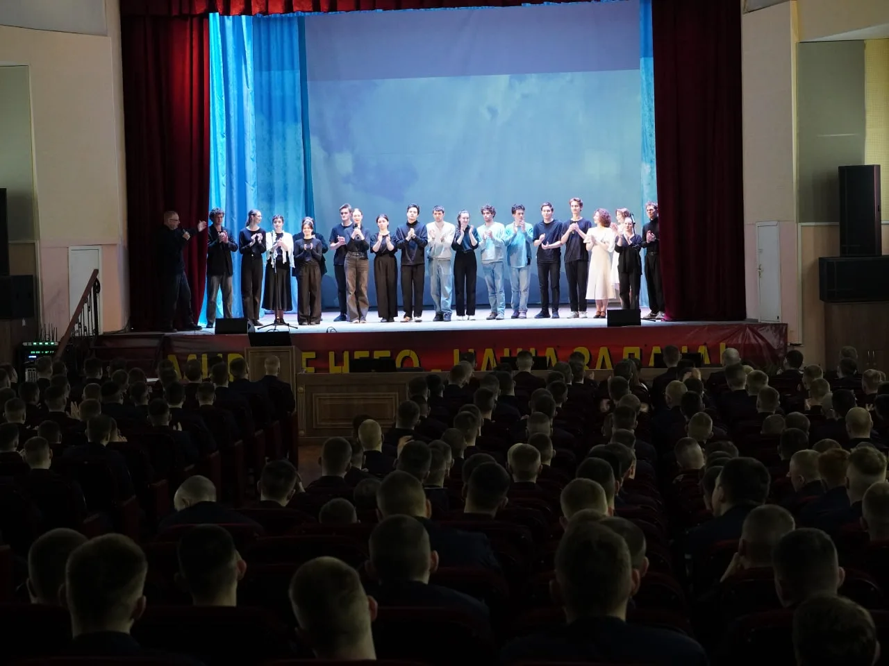 28 февраля состоялся выездной показ спектакля «Голоса героев СВО» в Ярославском высшем ...