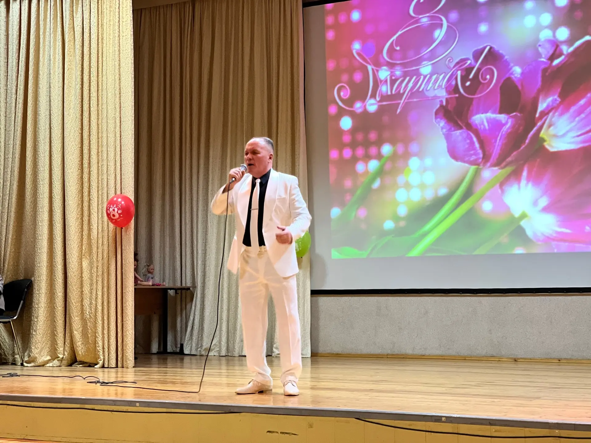 🌷 Весна, цветы и наши прекрасные дамы!  В нашей школе состоялось особенное мероприятие, посвященное 