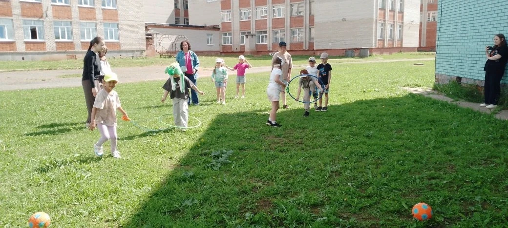Лето с пользой! ☀️🌸

В лагере «Лукоморье» официально трудоустроены четыре ученицы Дебёсской школы. 