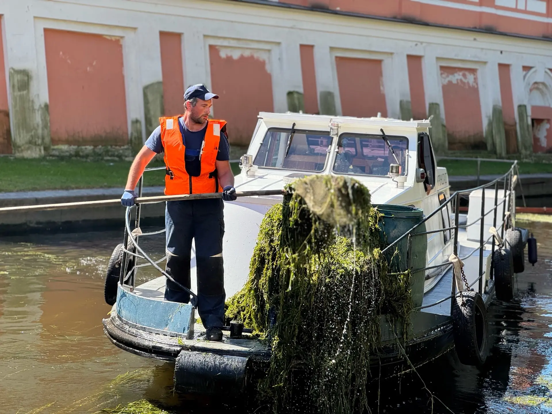 У воды свой ритм: рассказываем, почему важен системный уход за ней 🫧

Водные объекты Петербурга – э