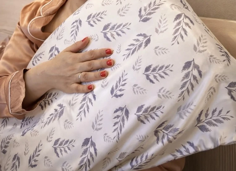 Еще пять лет назад я купила свою первую маску для сна от Ayris Silk. Она чуть крупнее, чем остальные