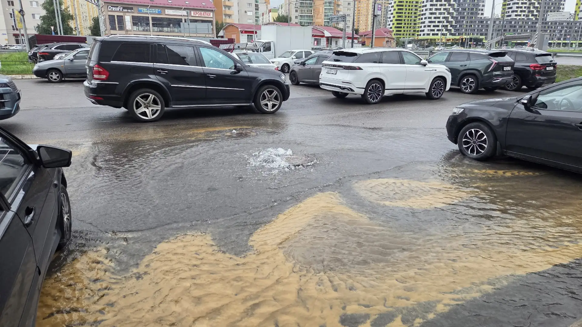 👨‍💻 Пользователь VK #3783367

У нас новый фонтан в жк сделали и ров с водой, отделяющий от олимпий