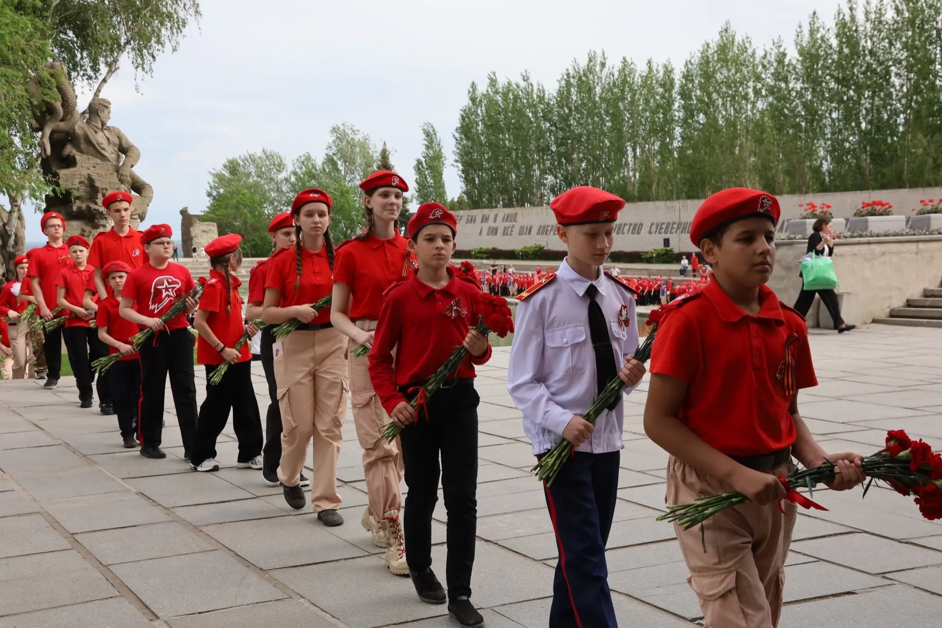 🇷🇺 Клятва на главной высоте страны!    Знаковое событие произошло в жизни нашего юнармейского отряда