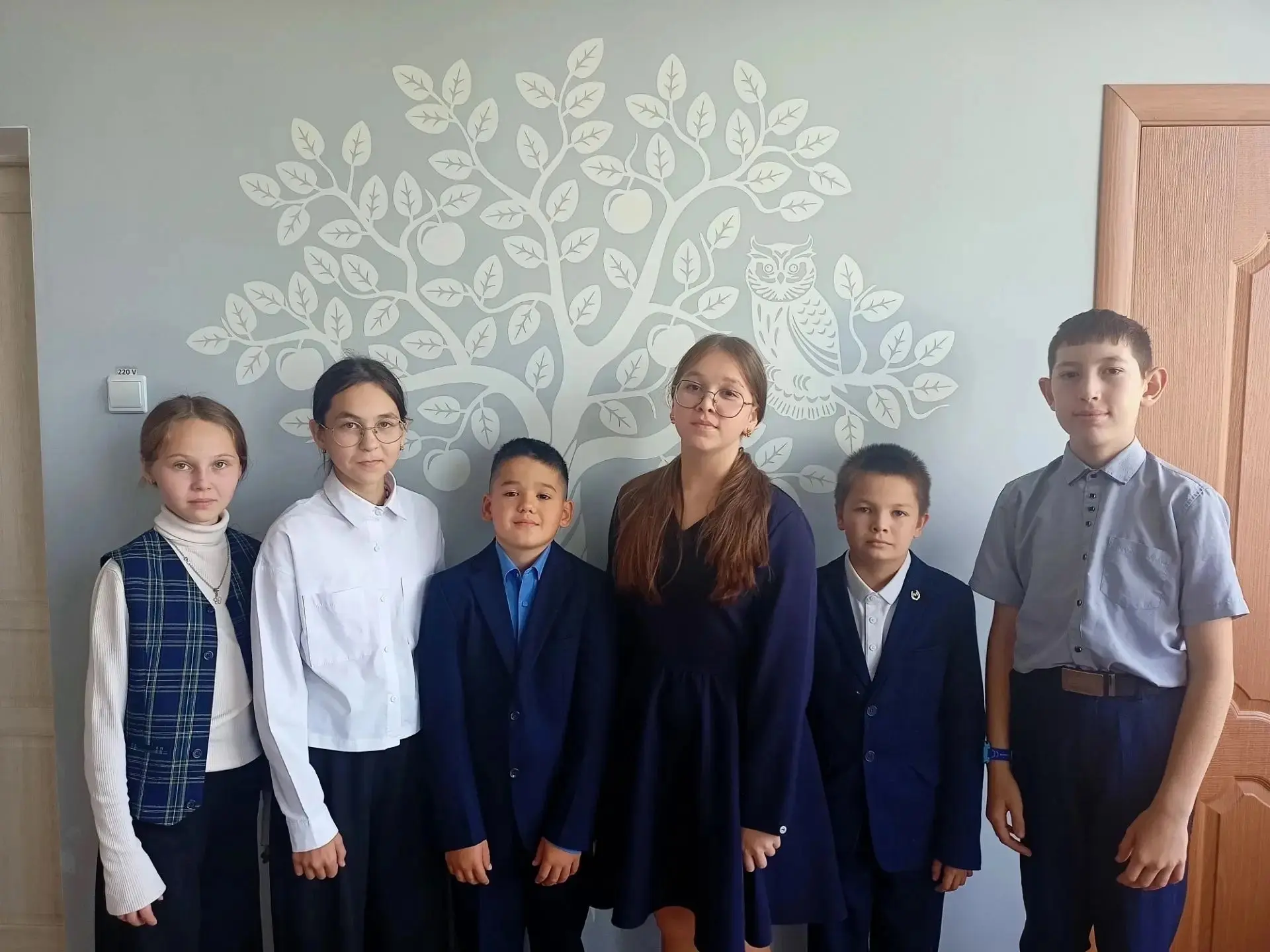 Укытучылар көне уңаеннан Яңа Әлем төп гомуми белем бирү мәктәбе укучыларының хөрмәтле һ...
