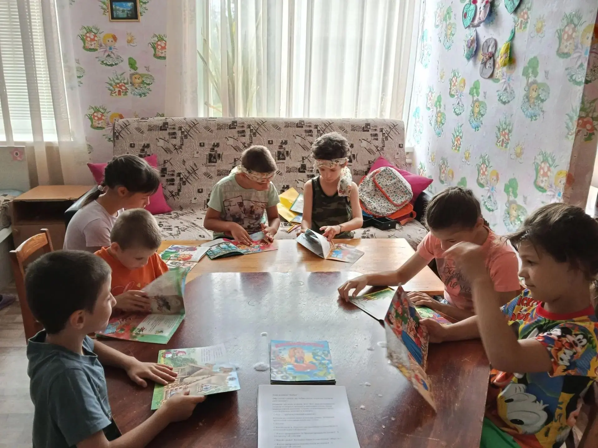 Ребята младшей группы Перевальской школы-интерната, отправились в удивительное путешествие в страну 