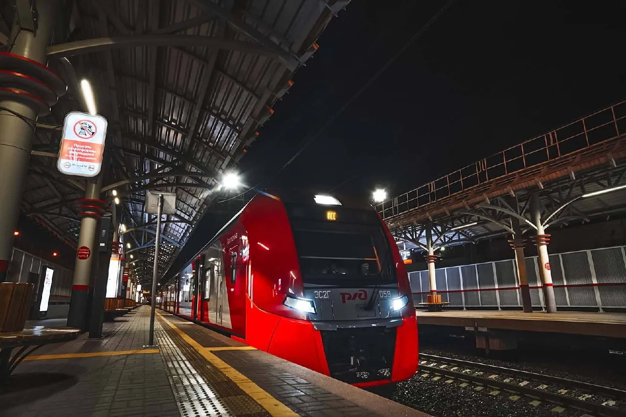 🚉  Метро и МЦК в ночь на 6 сентября будут открыты на вход до 2:00 в честь Дня города.