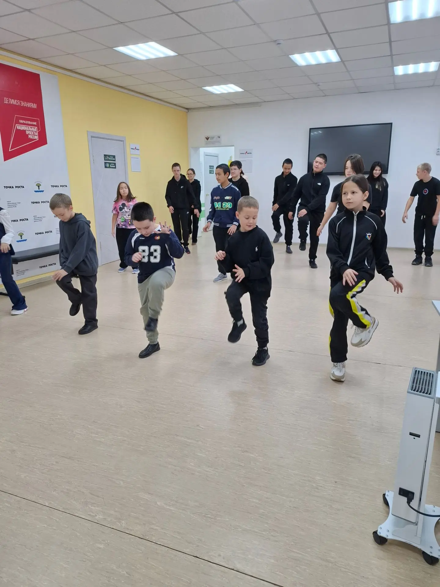 Утро начинается с бодрой зарядки! 🏃‍♀️🏃‍♂️🤸‍♀️🤸‍♂️🏃‍♂️‍➡️🏃‍♀️‍➡️💪💪💪