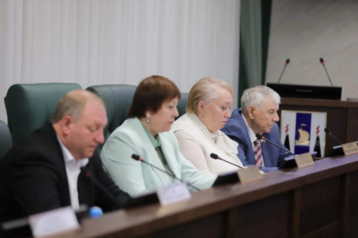 Сахалинские депутаты приняли закон о поддержке выпускников медицинских и фармацевтических специально