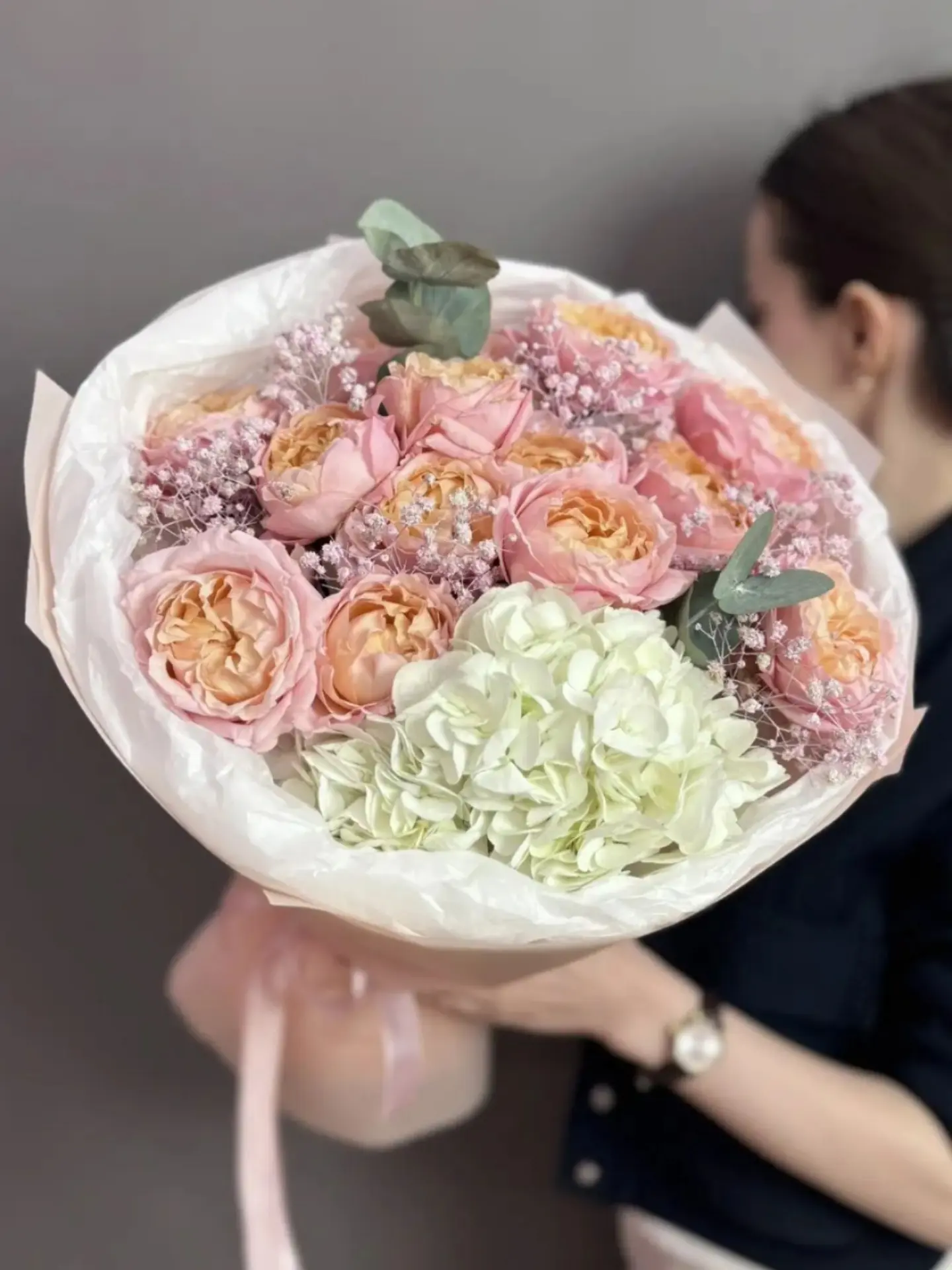 🧡Авторский букет в нежной гамме с колумбийской гортензией и кустовыми пионовидными роз...