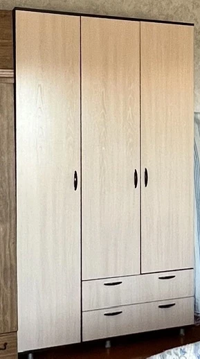 Продам шкаф за 5 тыс., 89133477202