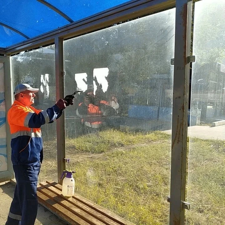 Силами МБУ "Дорстрой" продолжаются мероприятия по содержанию элементов улично-дорожной ...