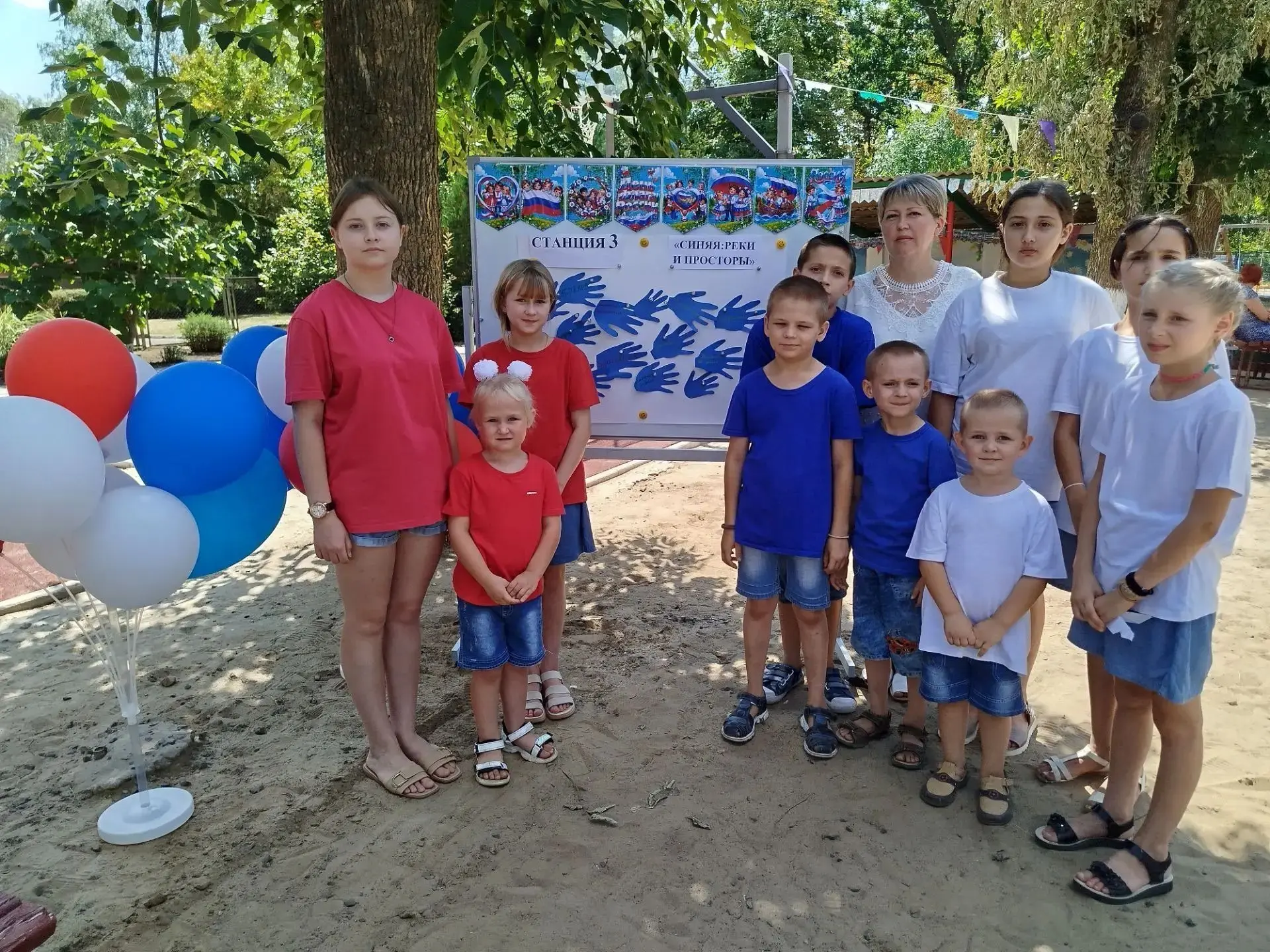 Сегодня наш центр наполнился  синими  красками! Мы побывали на третьей станции  областн...