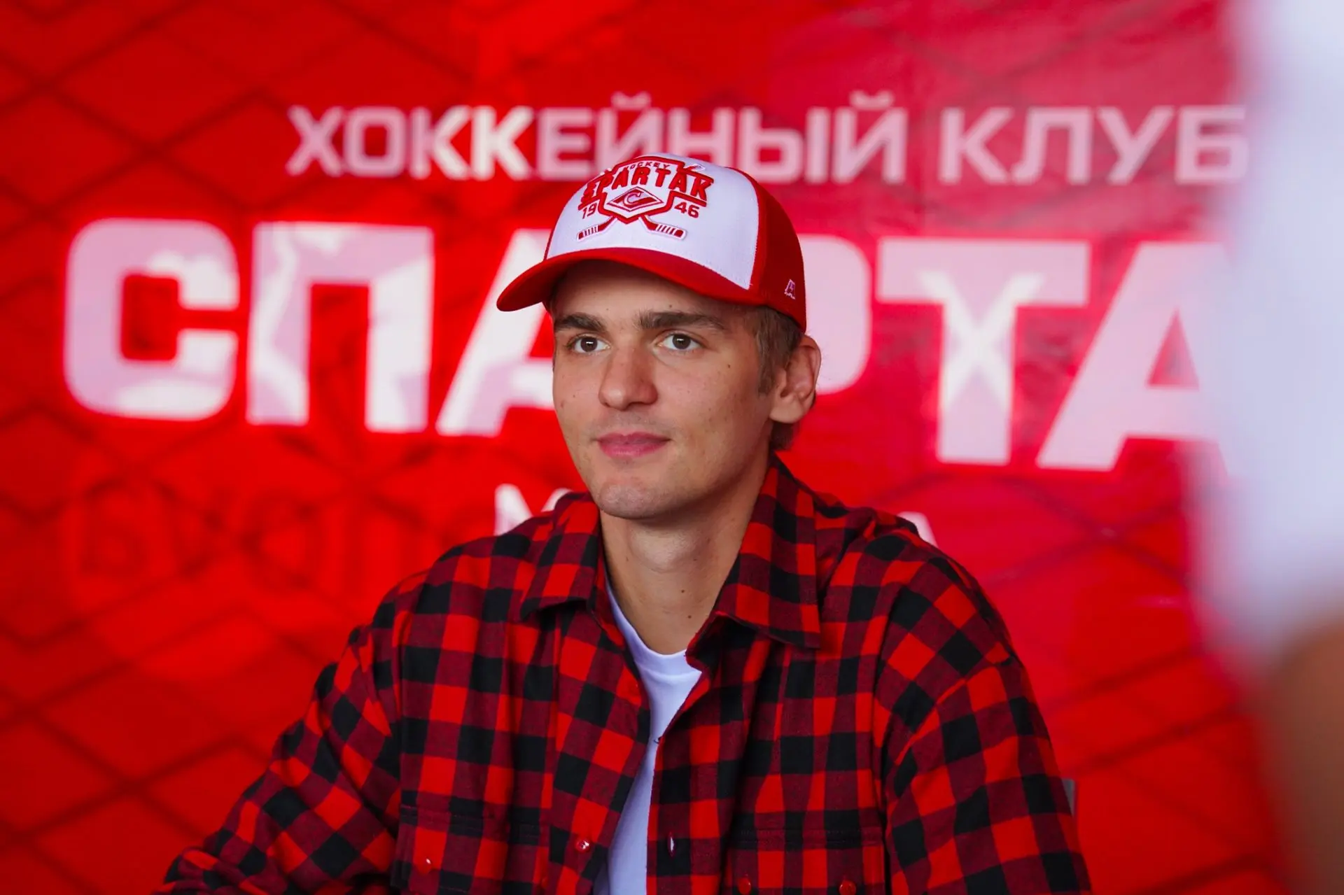 Даже плохая погода не помешала Даниилу Гутику встретиться с болельщиками «Спартака» в эти выходные.
